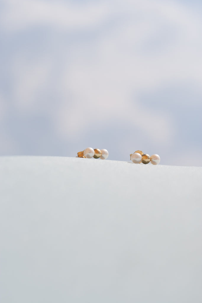 JUKSEREI POETRY EAR STUDS Hotsell