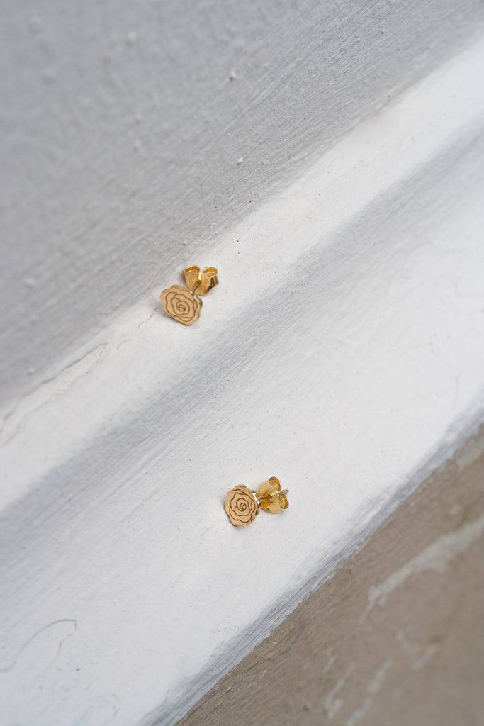JUKSEREI ROSE EAR STUDS Günstiger Verkauf