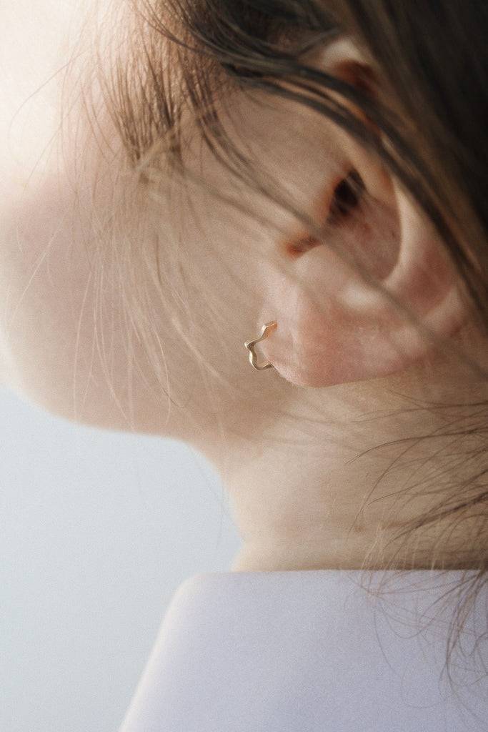 JUKSEREI PINA EAR STUD · GOLD · B-STOCK Osterangebot