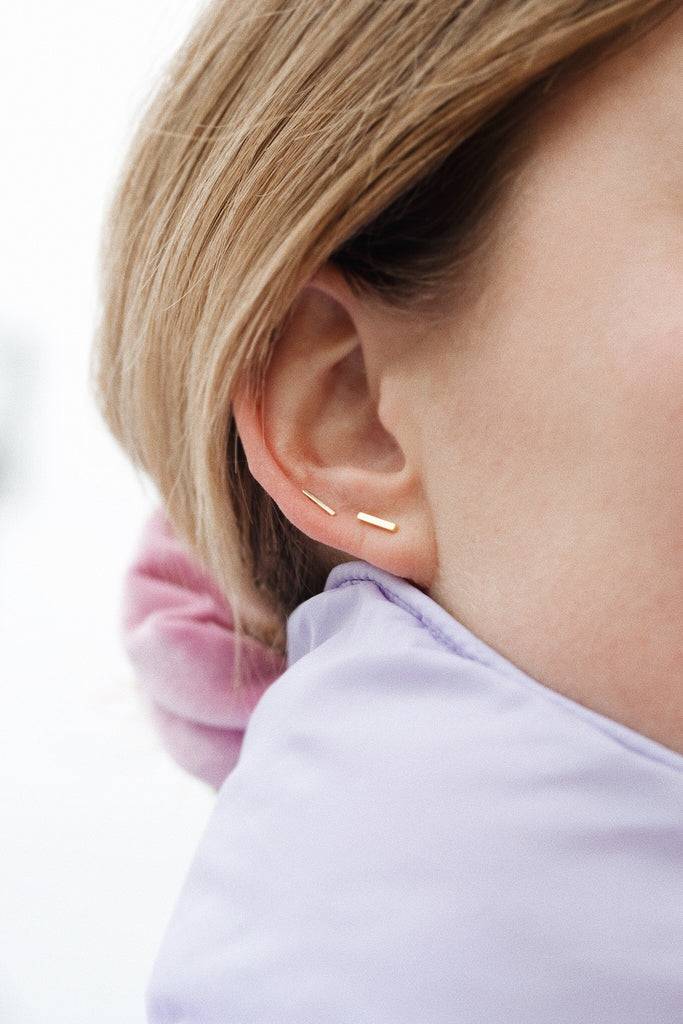 JUKSEREI LINIE EAR STUDS Zeitlich begrenztes Angebot