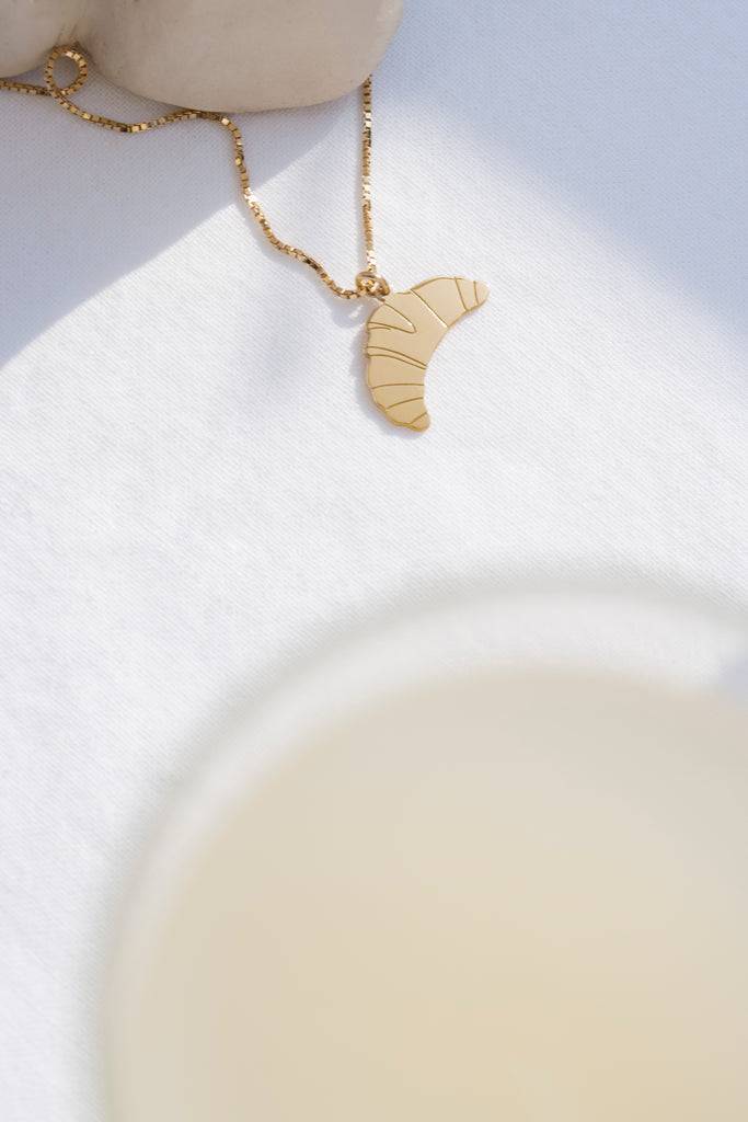 JUKSEREI CROISSANT NECKLACE Verkauf