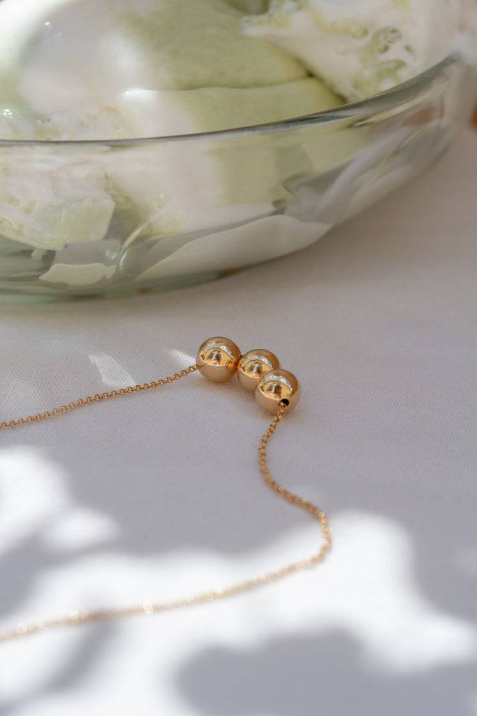 JUKSEREI BOULES NECKLACE Schlussverkauf