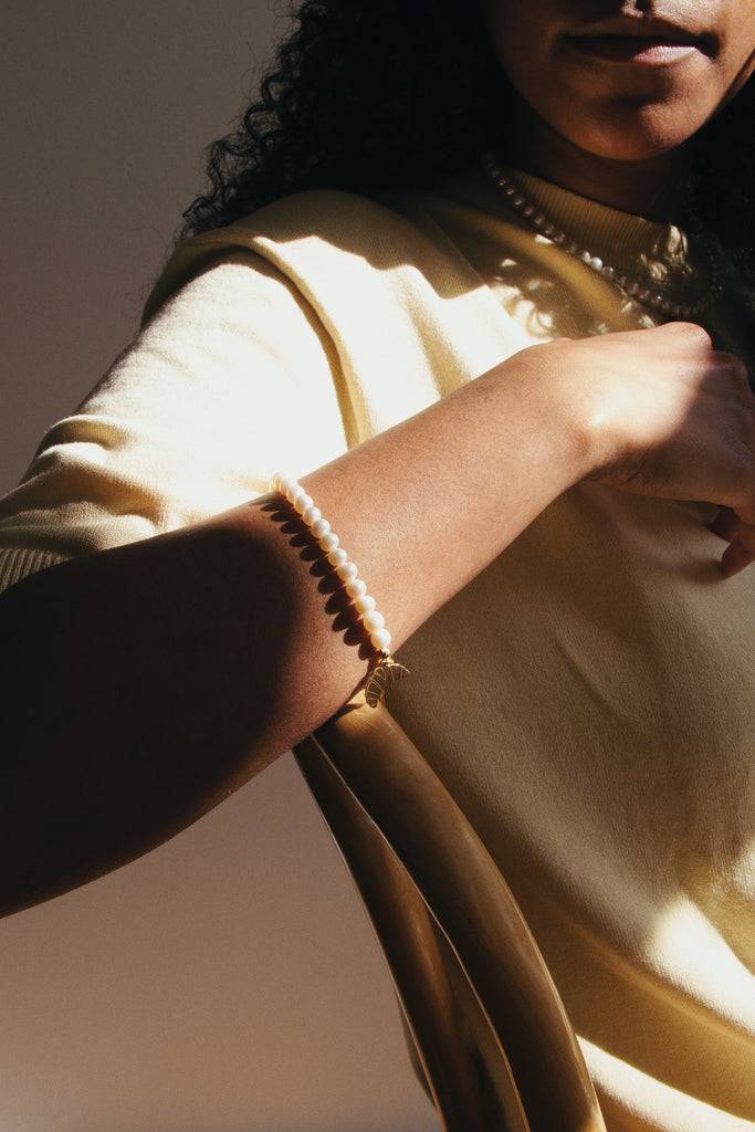 JUKSEREI CROISSANT PEARL BRACELET Online Shopping