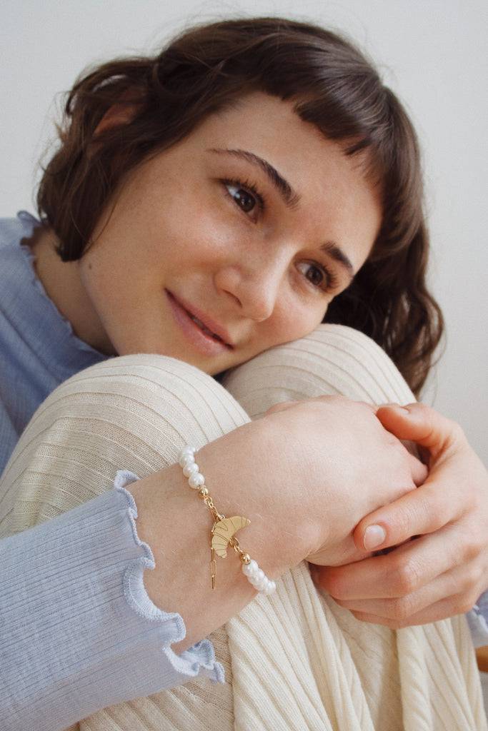 JUKSEREI CROISSANT PEARL BRACELET Online Shopping
