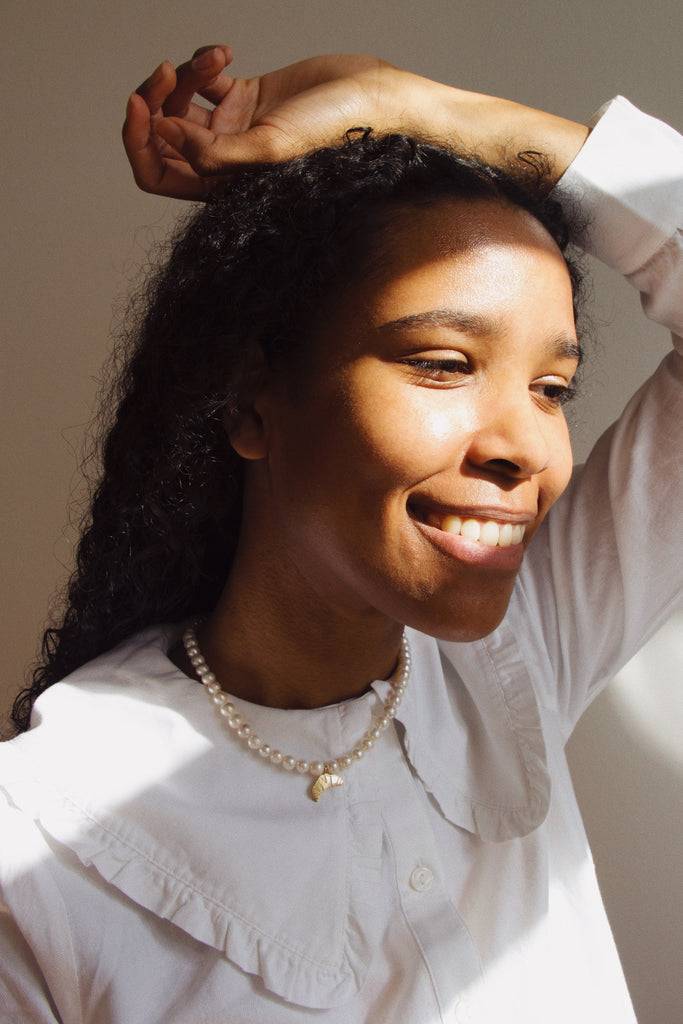 JUKSEREI CROISSANT PEARL NECKLACE Exklusivangebot