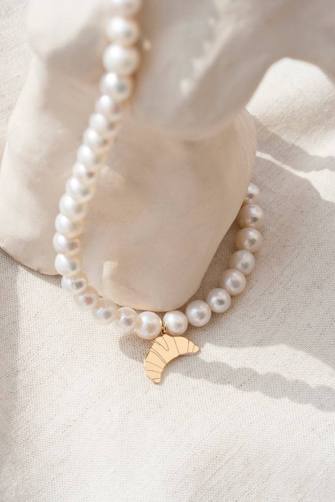 JUKSEREI CROISSANT PEARL NECKLACE Exklusivangebot