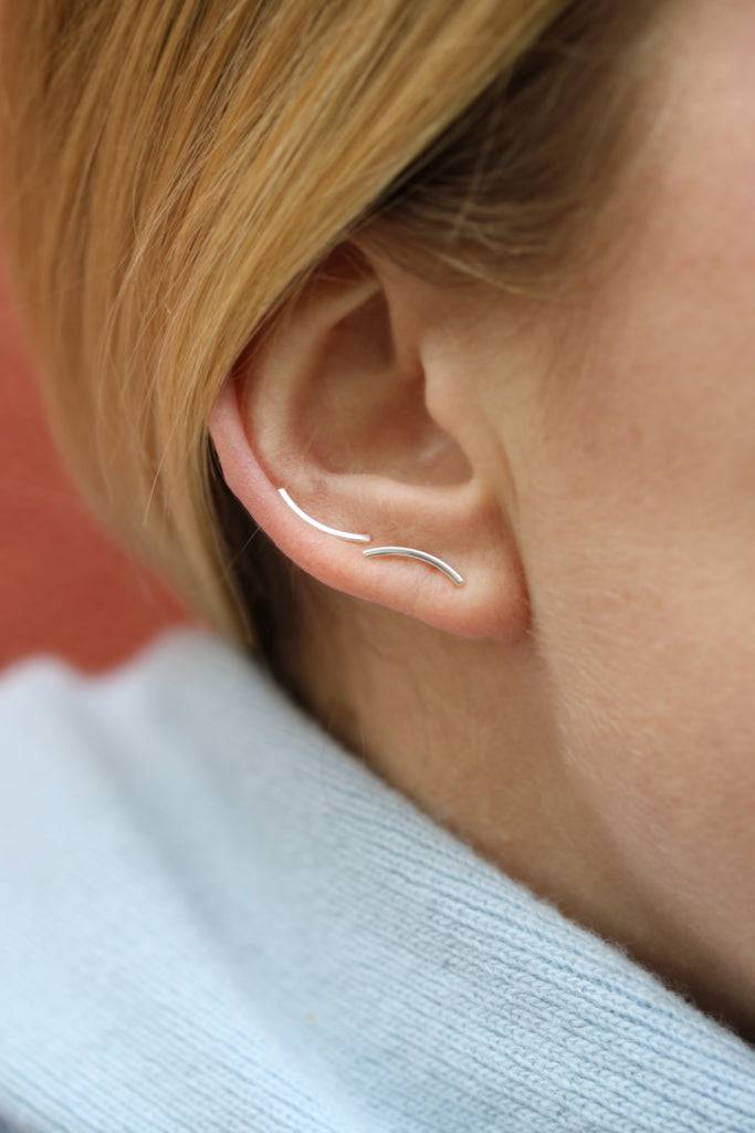 JUKSEREI CURVED EAR STUDS Zeitlich begrenztes Angebot