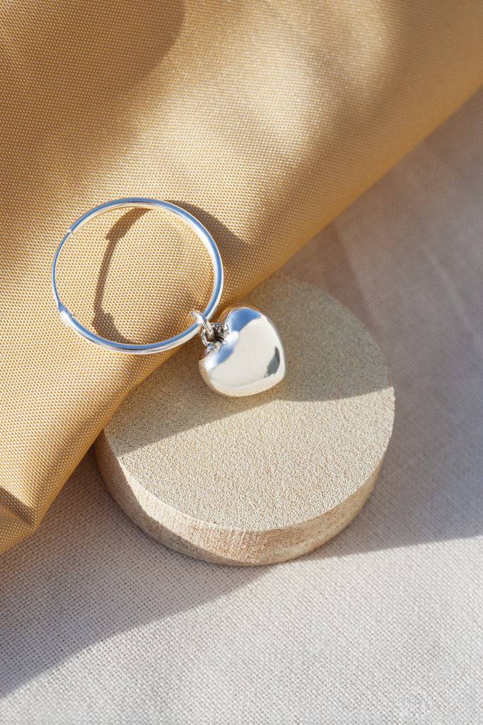 JUKSEREI AMORE CHARM EARRINGS Kostenloser Versand international