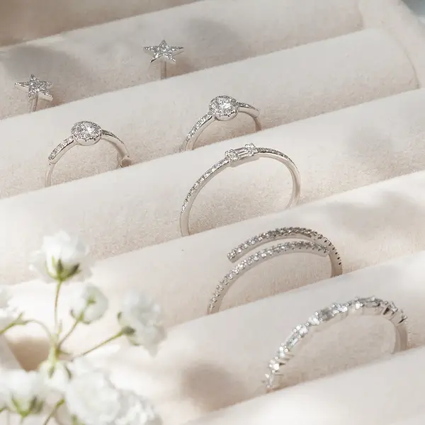 Leaf Jewelry Ring mit Baguette Diamanten, 14K Weißgold Im Verkauf