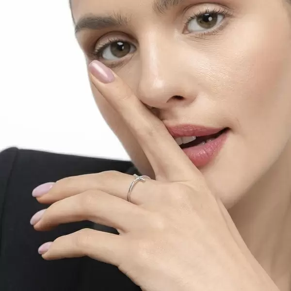 Leaf Jewelry Ring Kreuz mit Diamanten, 18 K Weißgold 2025
