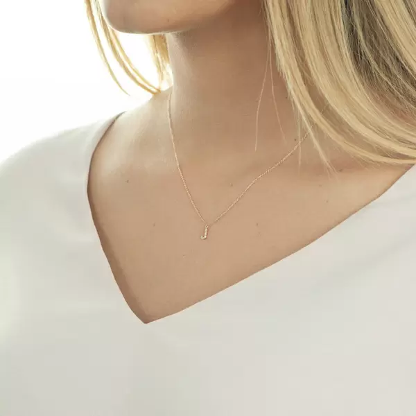Leaf Jewelry Halskette Letter "J", 14 K Rosegold mit Diamanten Begrenzte Freigabe