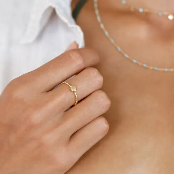 Leaf Jewelry Ring Twist mit Plättchen, 18 K Gelbgold vergoldet, Größe 50 Preisnachlass