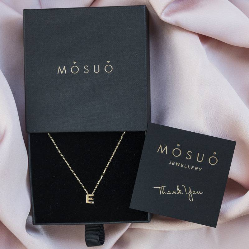 Mosuo Jewellery Diamant Buchstaben Halskette “E” - Vermeil im Angebot