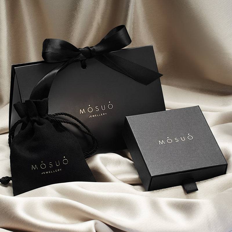Mosuo Jewellery Diamant Buchstaben Halskette “M” - Vermeil Fabrik Onlineshop