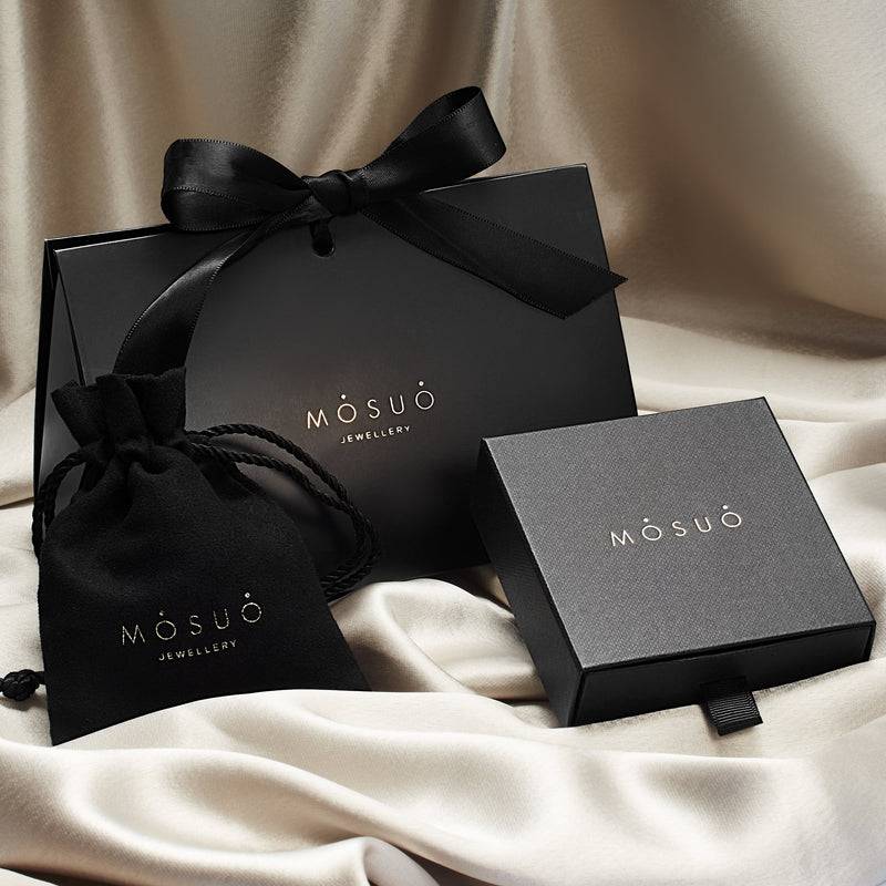 Mosuo Jewellery Diamant Buchstaben Halskette “W”- Vermeil Vatertagsangebot