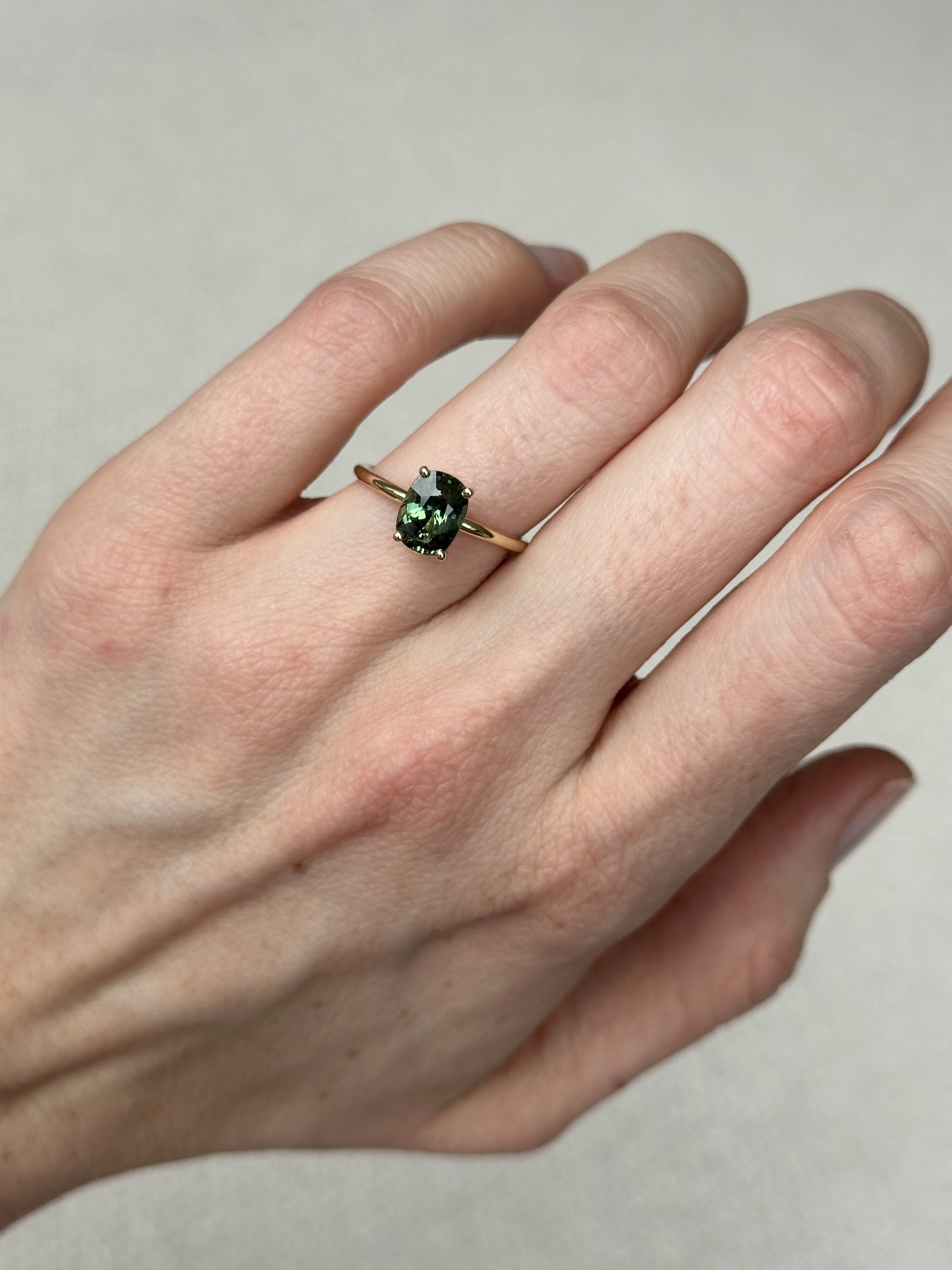 Nina Kastens Oval Green Sapphire Ring Nur noch ein Tag übrig