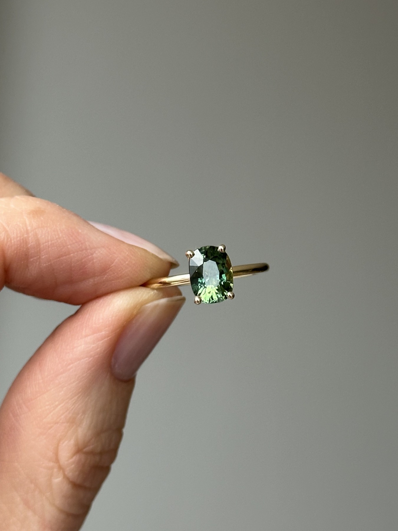 Nina Kastens Oval Green Sapphire Ring Nur noch ein Tag übrig