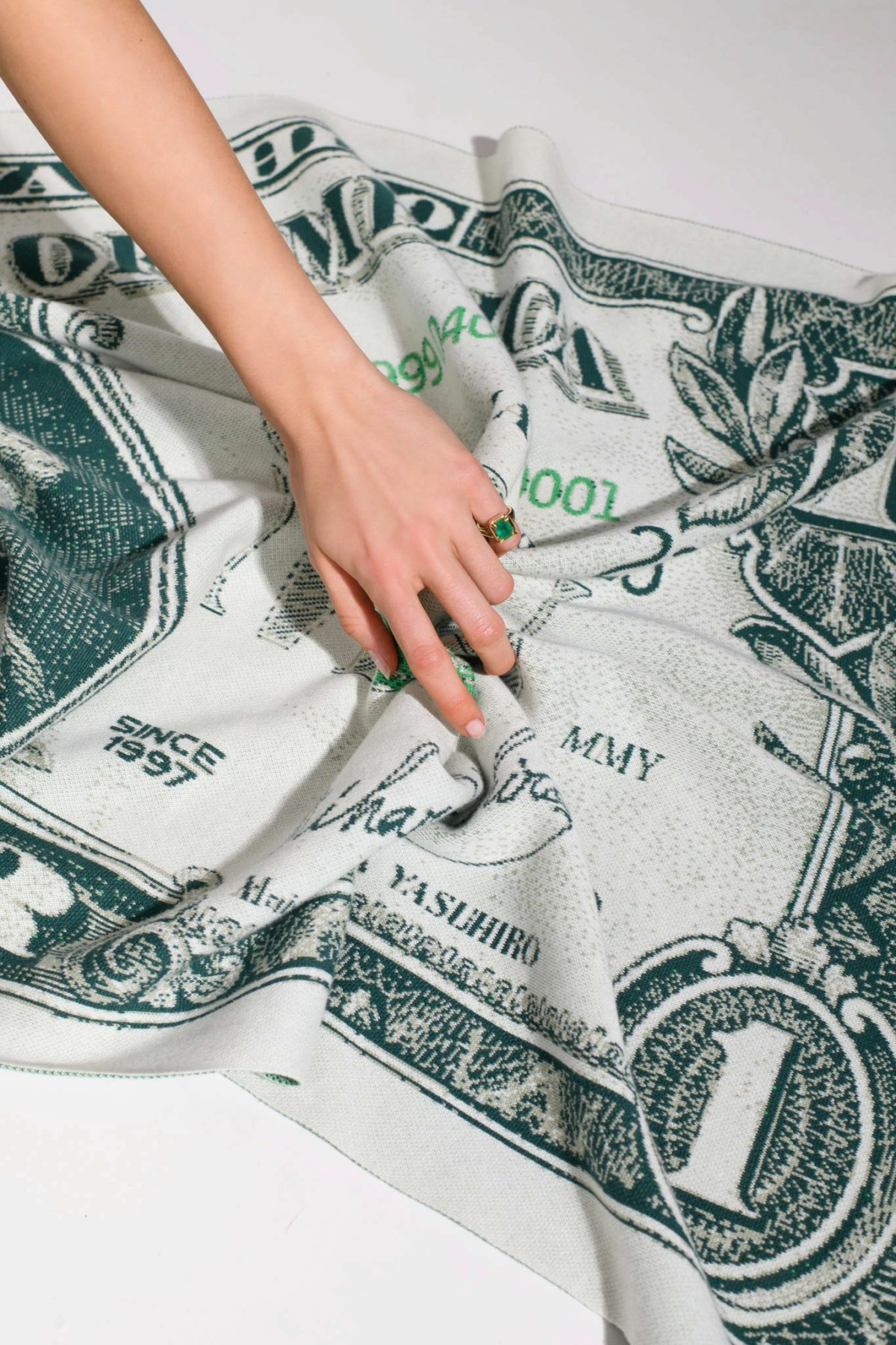 Nina Kastens F*CK Ring Emerald 2025