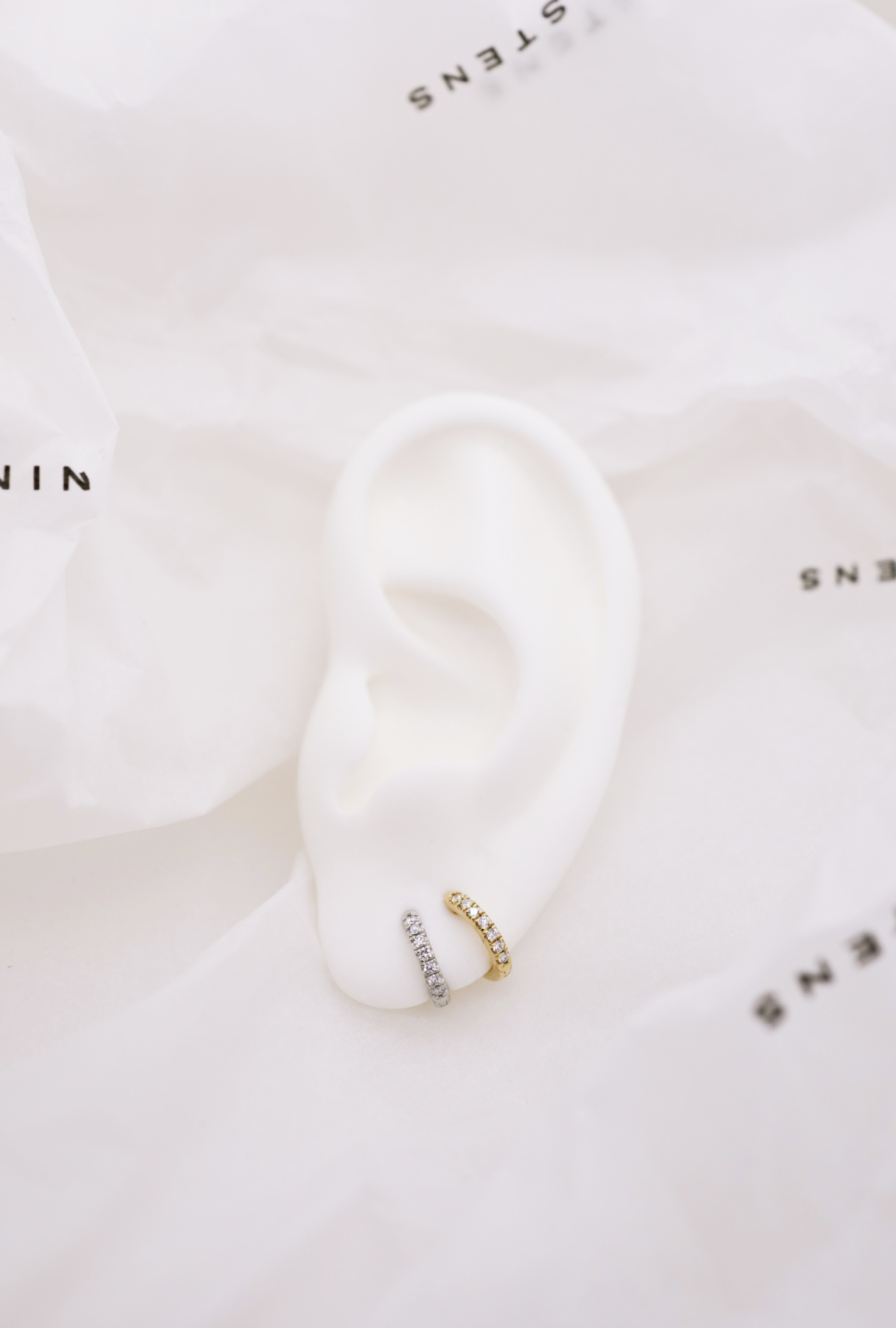 Nina Kastens Diamond Huggie White Gold Bestseller