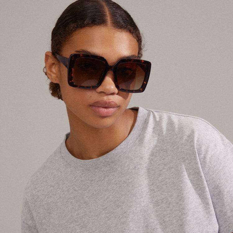 Pilgrim LUCIANA Oversized Vintage-Sonnenbrille in braunem Schildpatt Rabatt