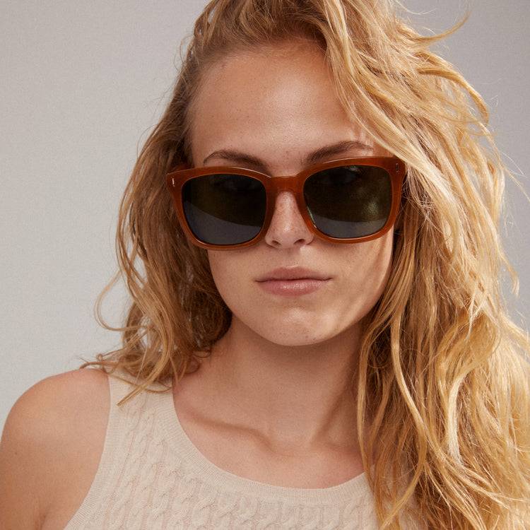 Pilgrim KATYA ikonische Retro-Sonnenbrille karamellbraun Günstig kaufen