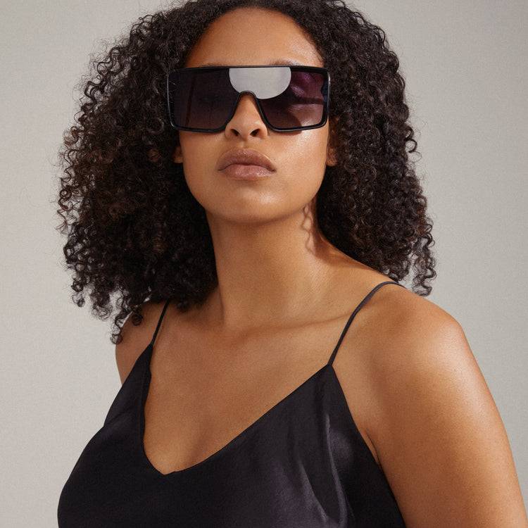 Pilgrim OCEANE eckig geformte Shield-Sonnenbrille schwarz Begrenztes Angebot