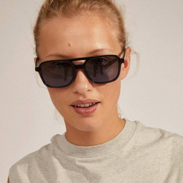 Pilgrim ELODIE recycelte Piloten-Sonnenbrille schwarz Exklusivangebot