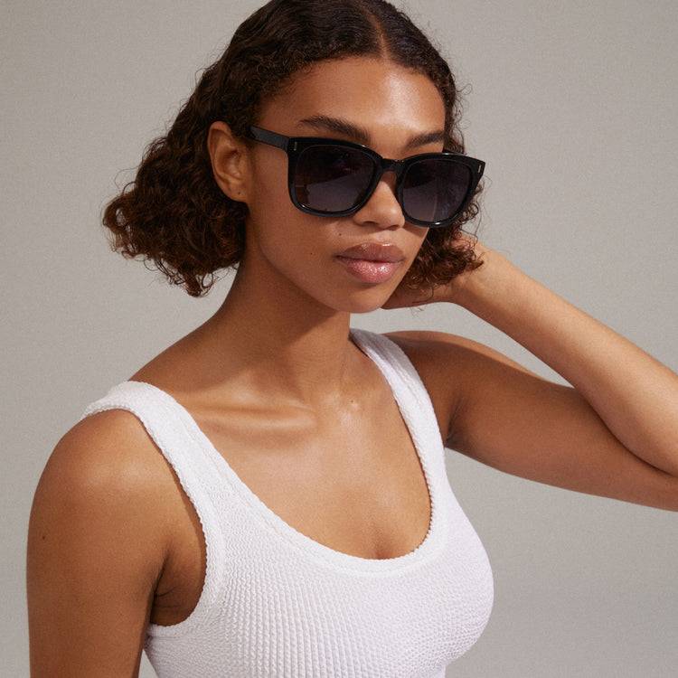 Pilgrim KATYA recycelte ikonische Retro-Sonnenbrille schwarz Cyber Monday
