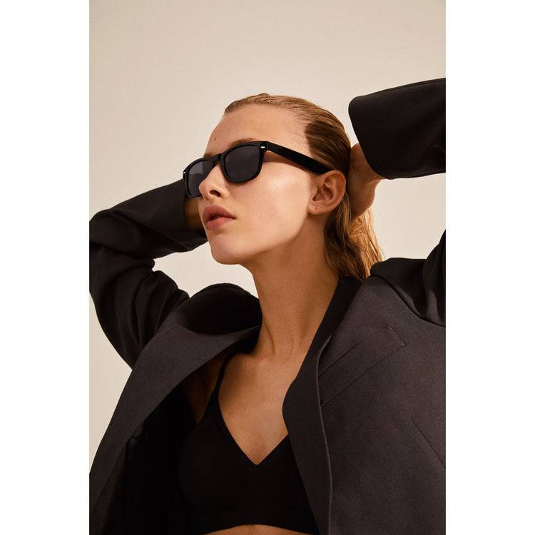Pilgrim REESE Sonnenbrille im Retro-Stil schwarz Vierteljährliche Förderung