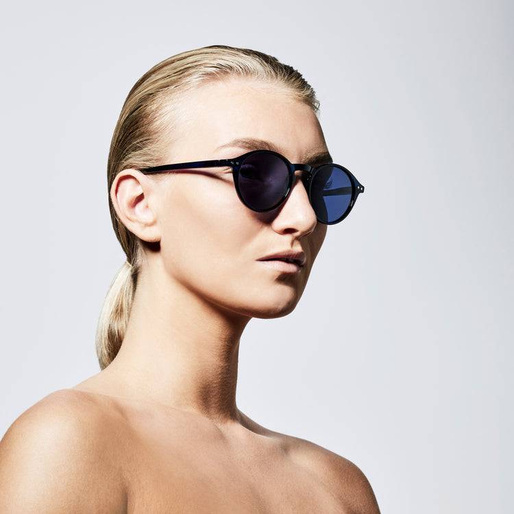 Pilgrim ROXANNE klassische runde Sonnenbrille, blau Riesige Rabatte