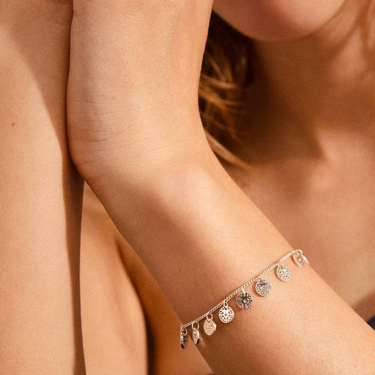 Pilgrim CAROL Armband m. kleinen filigranen coins versilbert Bis zu 65% Rabatt