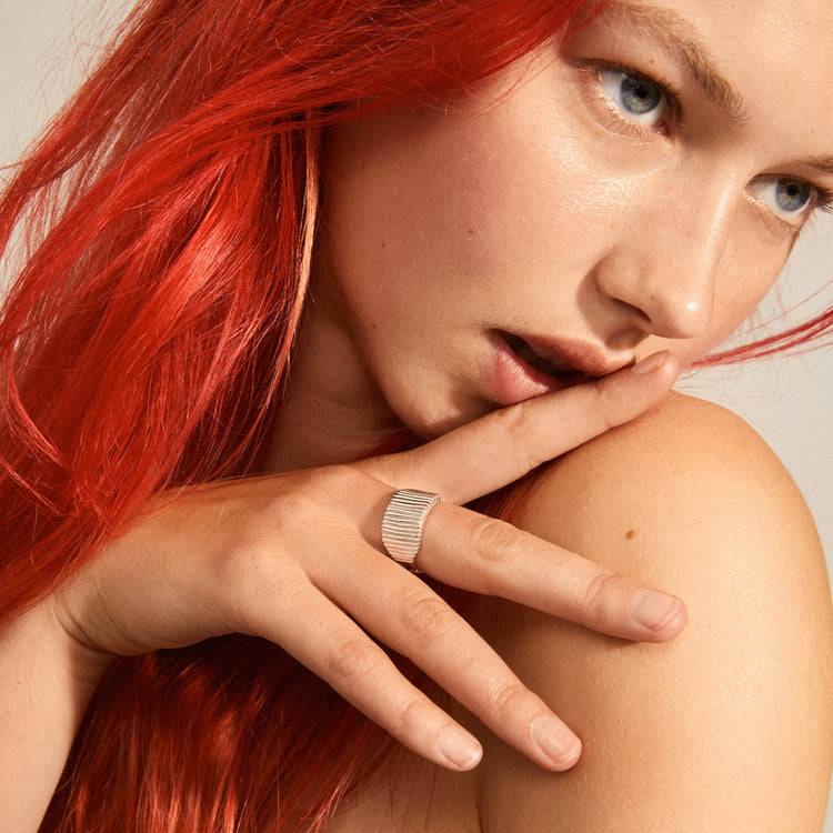 Pilgrim JEMMA Ring mit viereckigem Siegel, versilbert Heißer Verkauf