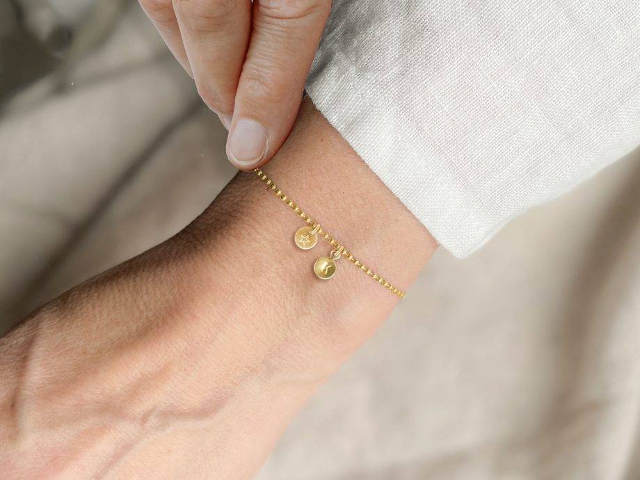 ﻿Renna Deluxe Armband mit STERN Buchstaben-Anhänger Gold Bis zu 55% Rabatt