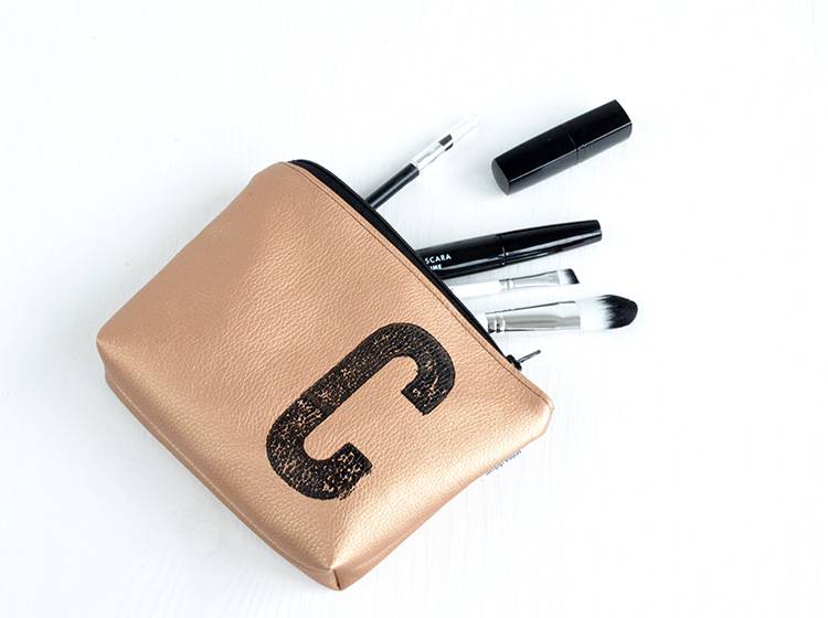 Renna Deluxe Kosmetiktasche Metallic KUPFER mit Buchstabe / vegan Begrenzte Freigabe