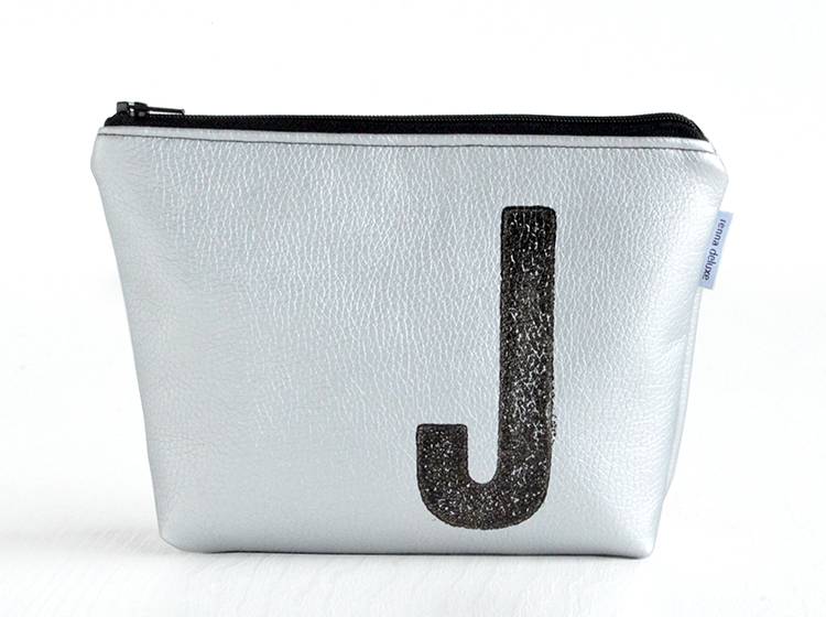 Renna Deluxe Kosmetiktasche Metallic SILBER mit Buchstabe Online Shopping