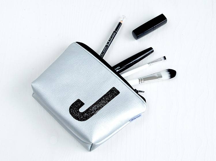 Renna Deluxe Kosmetiktasche Metallic SILBER mit Buchstabe Online Shopping