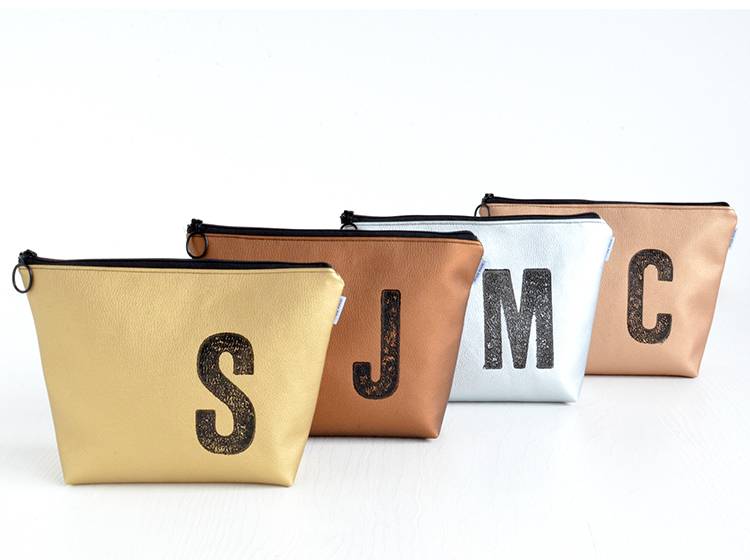 Renna Deluxe Waschtasche Metallic GOLD mit Buchstabe, vegan Exklusive Angebote
