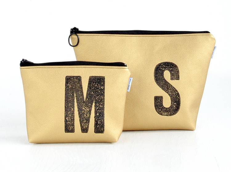 Renna Deluxe Waschtasche Metallic GOLD mit Buchstabe, vegan Exklusive Angebote
