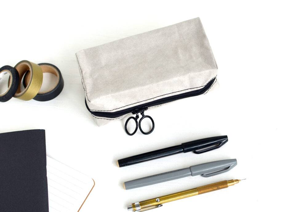 Renna Deluxe Individualisiertes Federmäppchen mit Monogramm grau Letzter Tag