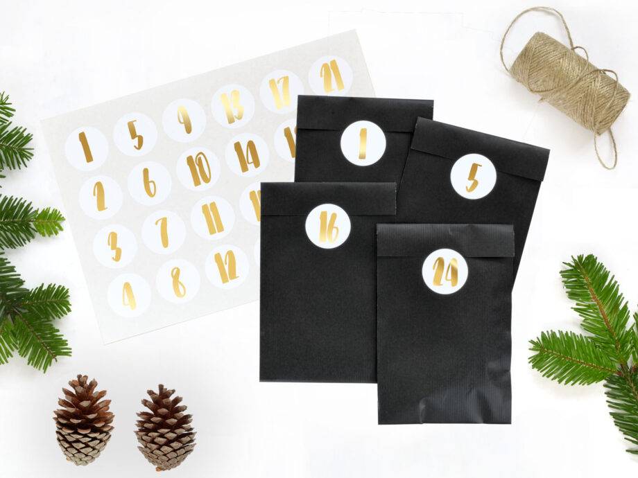 Renna Deluxe Adventskalender Gold metallic mit schwarzen Tüten im Angebot