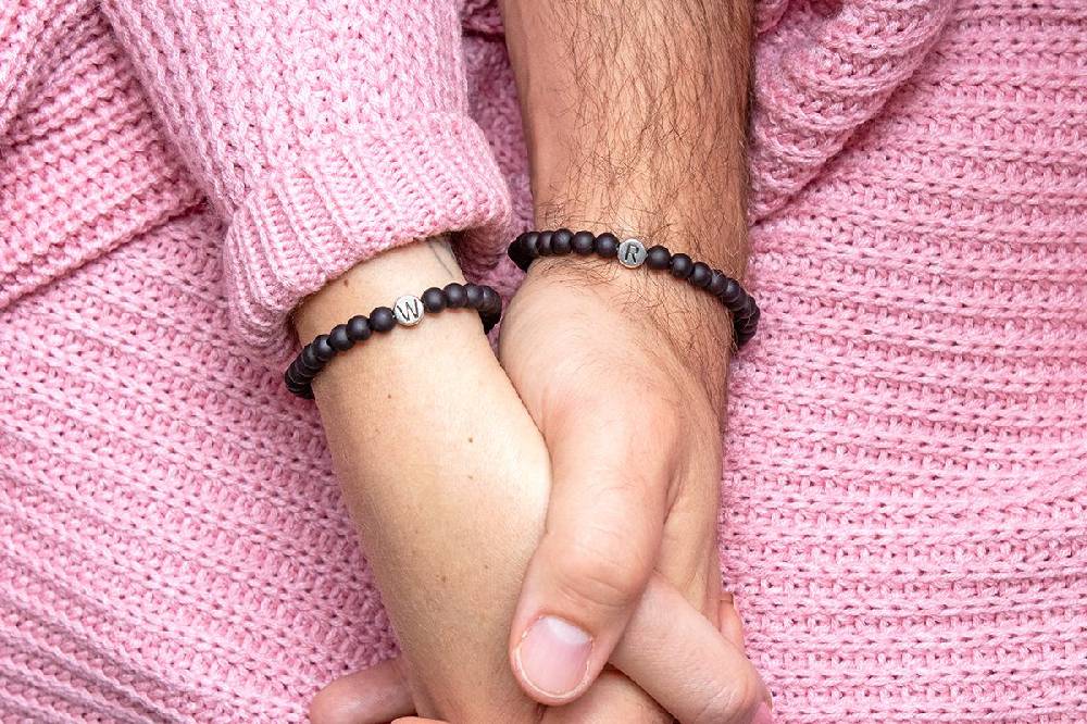 Sadingo Partnerarmband Set aus schwarzen Acrylperlen Rabatt