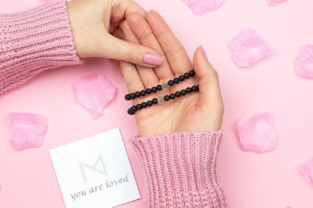 Sadingo Partnerarmband Set aus schwarzen Acrylperlen Rabatt