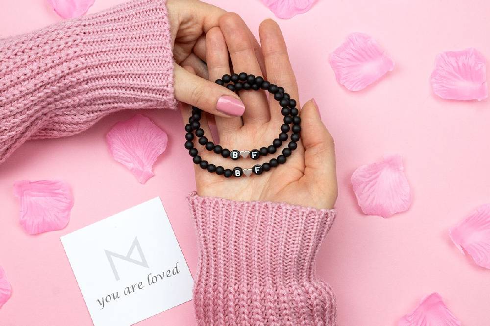 Sadingo Partnerarmband-Set aus schwarzen Acrylperlen Großer Ausverkauf