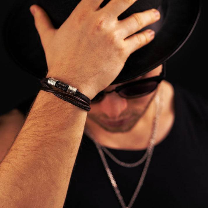 Save Brave Dreifaches Lederarmband Flynn mit Edelstahl 50% Rabatt mit kostenlosem Versand