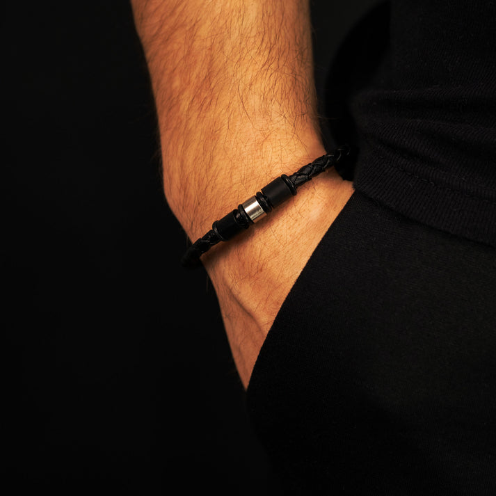Save Brave Lederarmband Ethan mit Carbonperlen & Edelstahl Im Verkauf