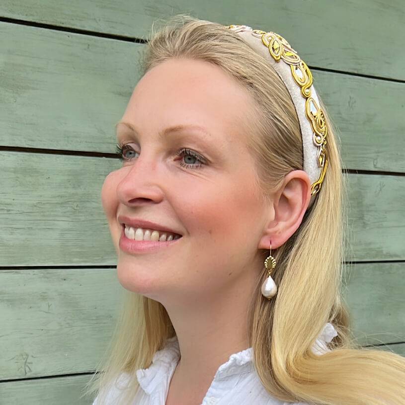 SchwesterSchwester Vergoldete Ohrhänger in Muschelform mit kleinem Baumwolltropfen von AmuseToi Begrenztes Angebot