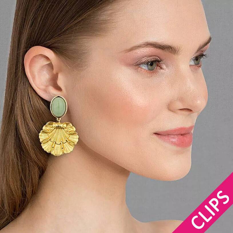 SchwesterSchwester Vergoldete Ohrclips in Jadegrün mit goldenem Muschelornament von AmuseToi Lagerräumung