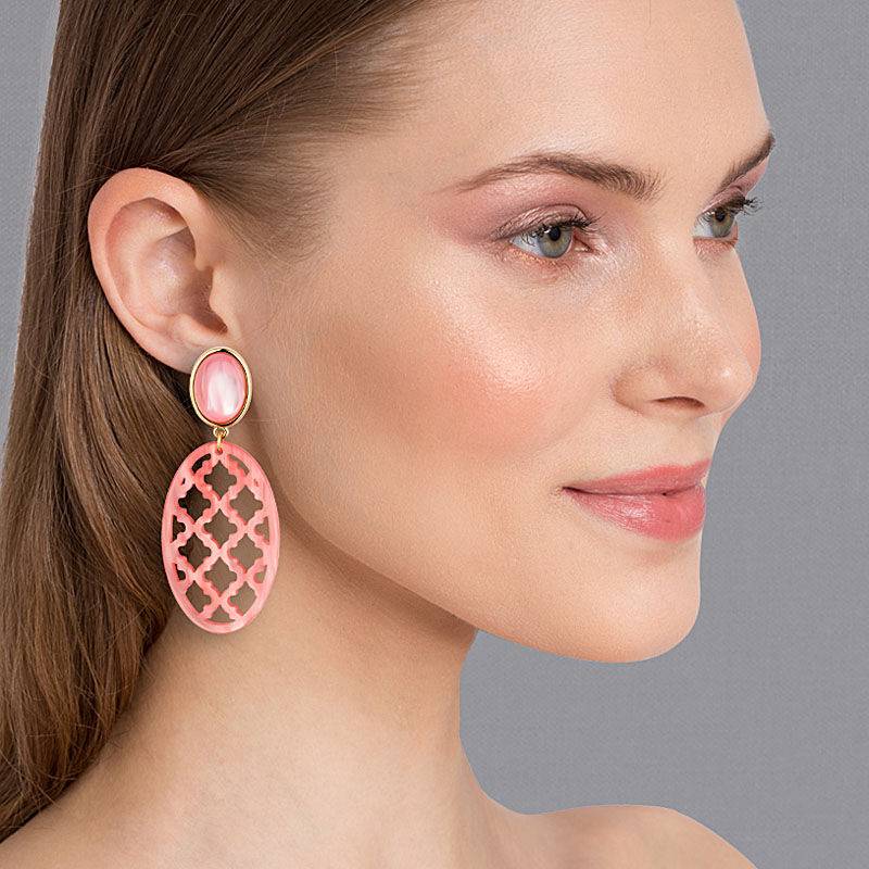 SchwesterSchwester Hellrosa Ohrstecker mit perlmutt schimmerndem Oval im Marrakesch Stil von AmuseToi Outlet
