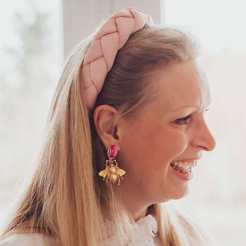 SchwesterSchwester Breiter geflochtener Satin-Haarreif in zartem Rosa Clearance-Verkauf