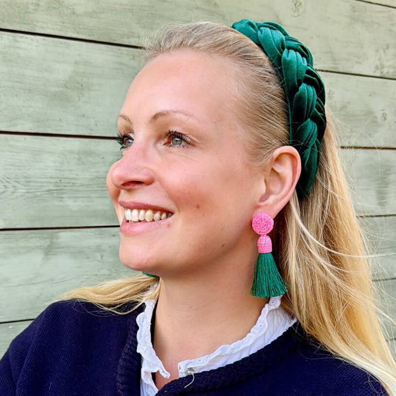 SchwesterSchwester Extravagante Perlen-Quastenohrringe in Rosa und Dunkelgrün im Angebot